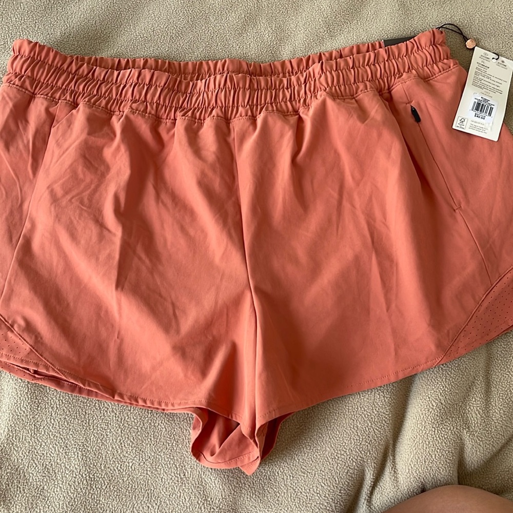 Calia Run Collection. Mid-Rise Infinity short 3” inseam. NWT